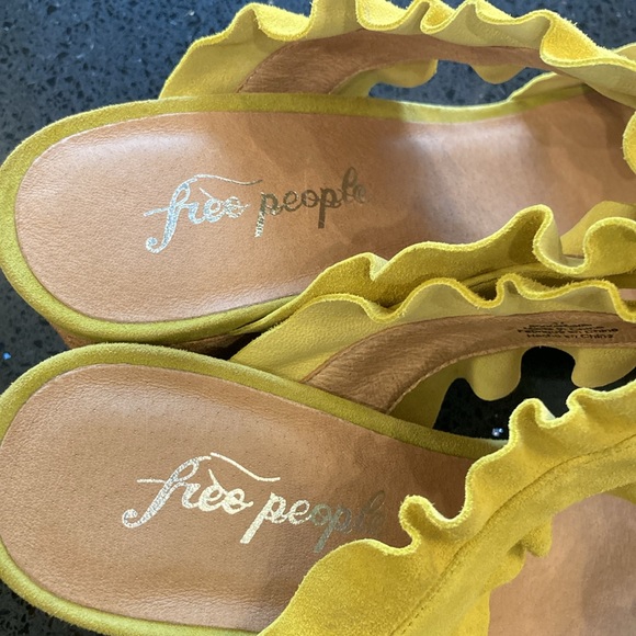 Free People Yellow Rosie Ruffle Heel Size 41 NWT - Picture 3 of 11
